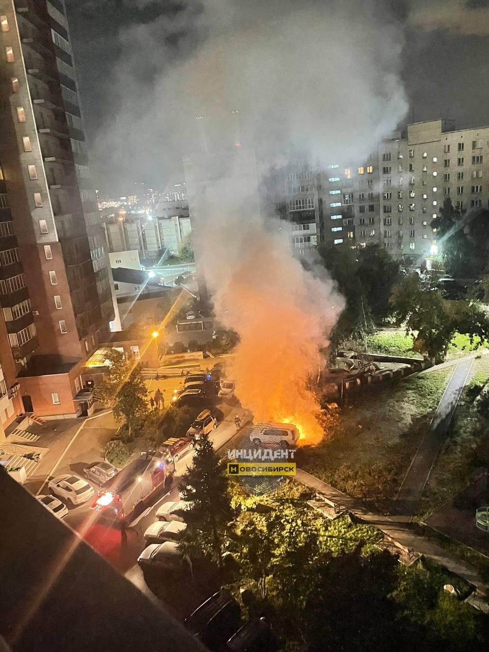 Сегодня ночью около дома Серебренниковская, 4/1 горел автомобиль. На место...