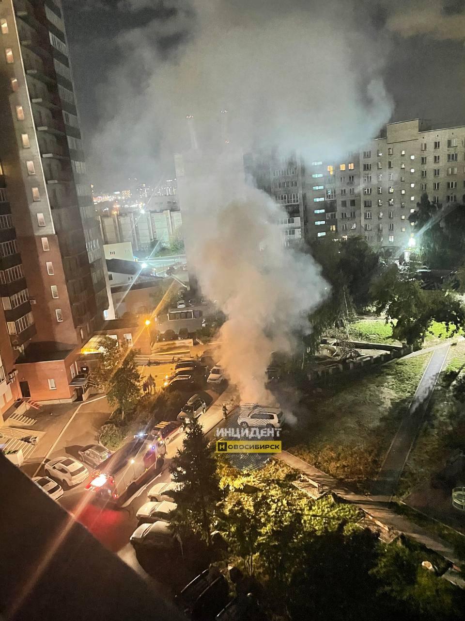 Сегодня ночью около дома Серебренниковская, 4/1 горел автомобиль. На место...