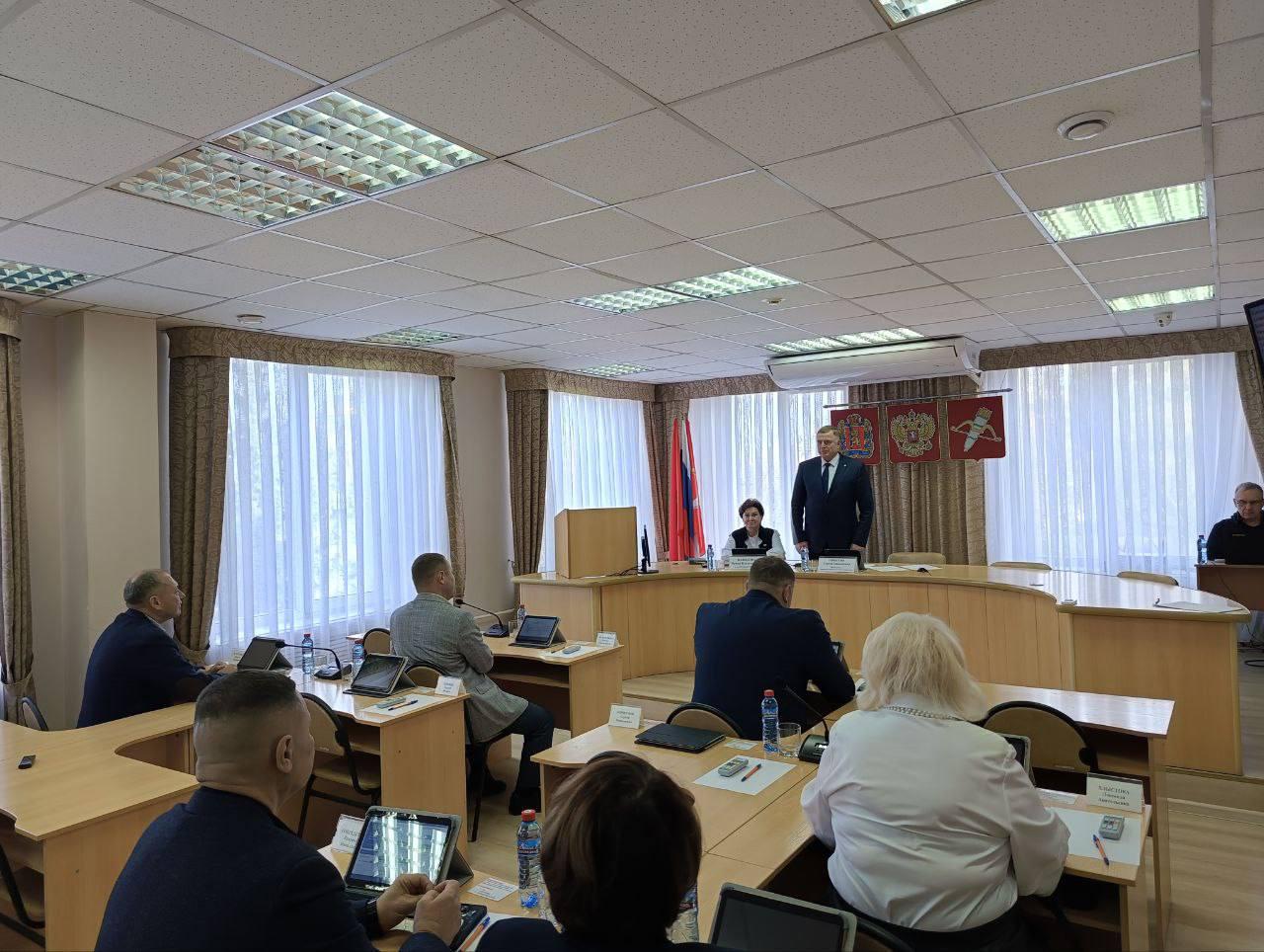 Сегодня депутаты Ачинского городского Совета сложили свои полномочия. Решения...