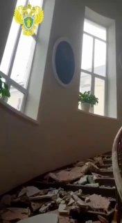 Следком возбудил уголовное дело после обрушения потолка в вузе Выборга. К...