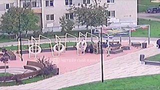 Качели с детьми рухнули в Каменске-Уральском