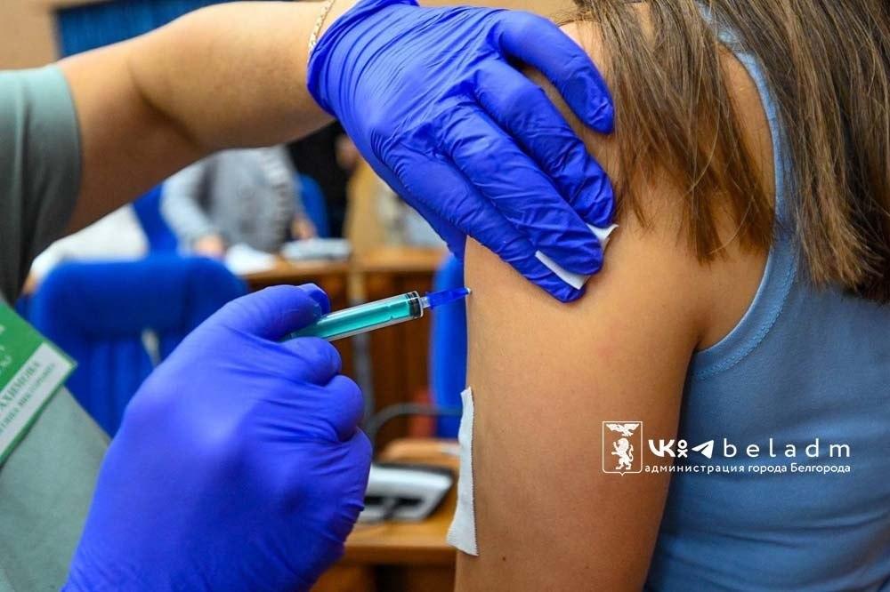 Белгород: проходит плановая вакцинация от гриппа — привиты сотрудники городской администрации