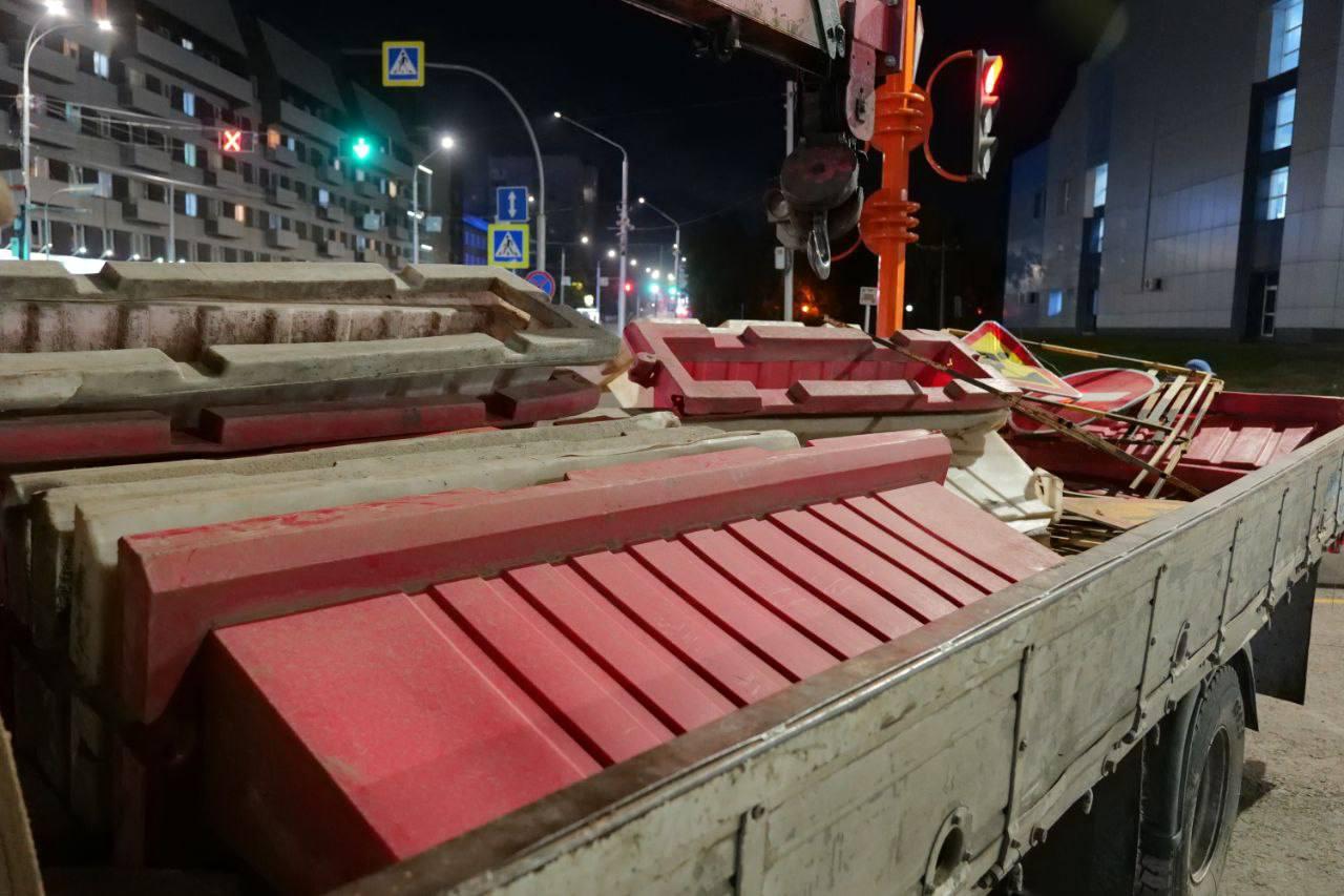 Движение по Театральному мосту и улице Мичурина открылось в Кемерове Вечером...