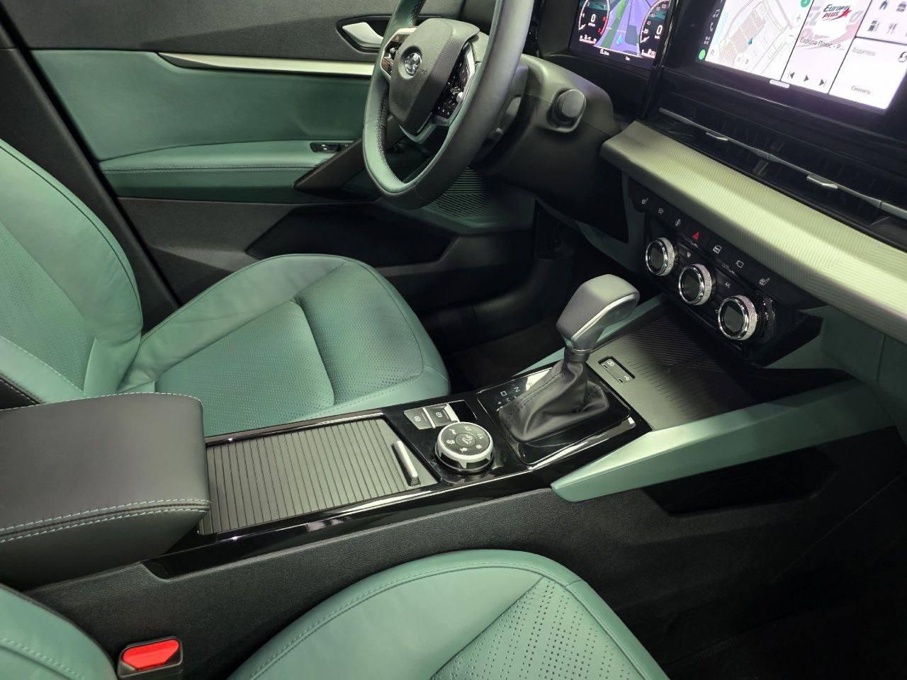 АвтоВАЗ показал свежую версию кроссовера Lada Azimut — на этот раз с ЗЕЛЁНЫМ салоном.