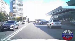 Мотоциклист врезался в легковушку в Красноярске В результате, 29-летнего...
