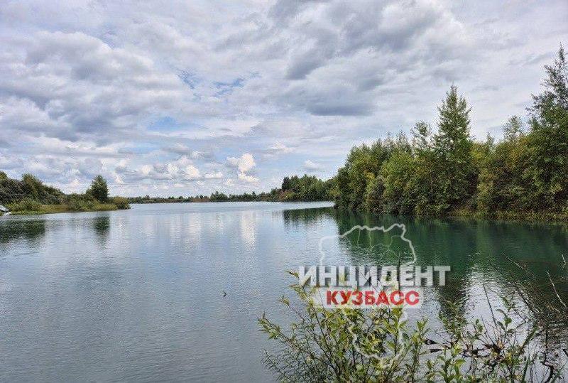 В Кузбассе несовершеннолетнюю девочку изнасиловали на карьере Голубая лагуна.