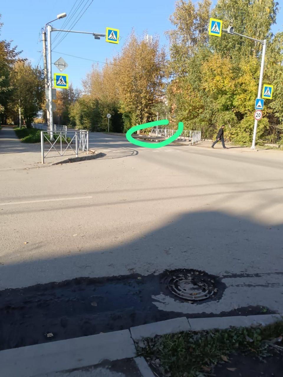 Кучи старого асфальта после 