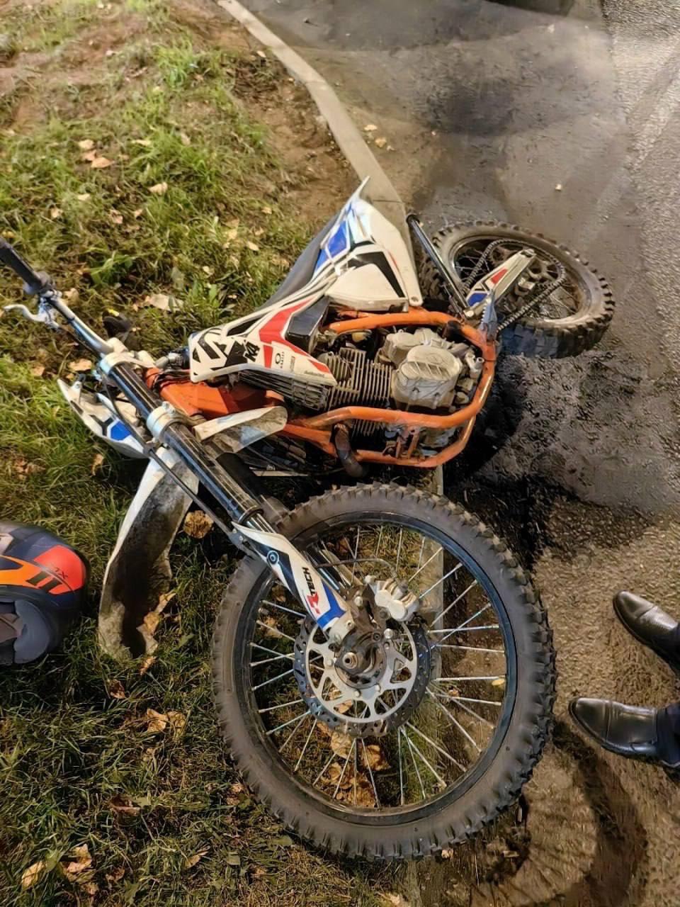 В подмосковном Раменском накануне несовершеннолетние гонщики на питбайке...