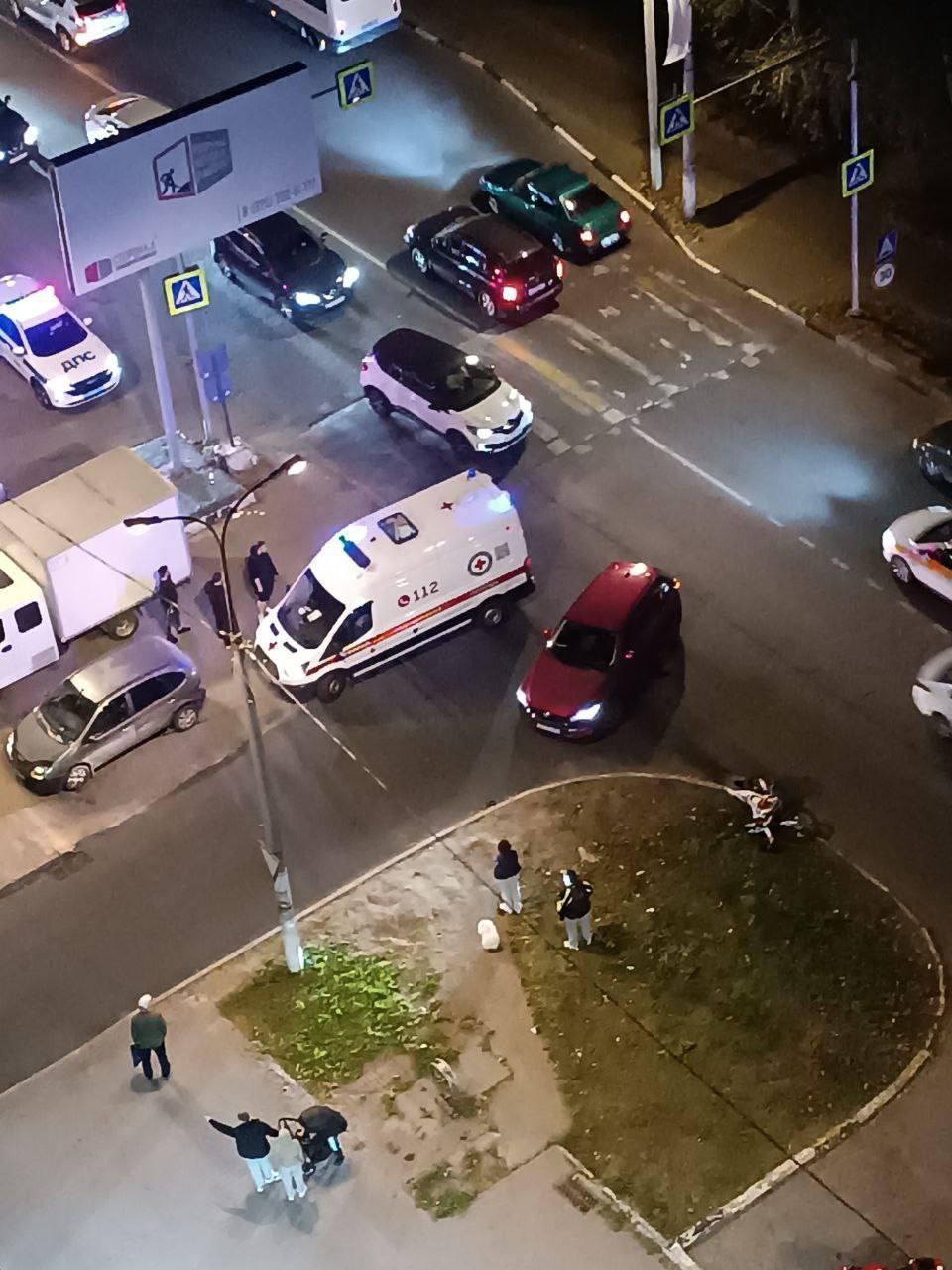 В подмосковном Раменском накануне несовершеннолетние гонщики на питбайке...