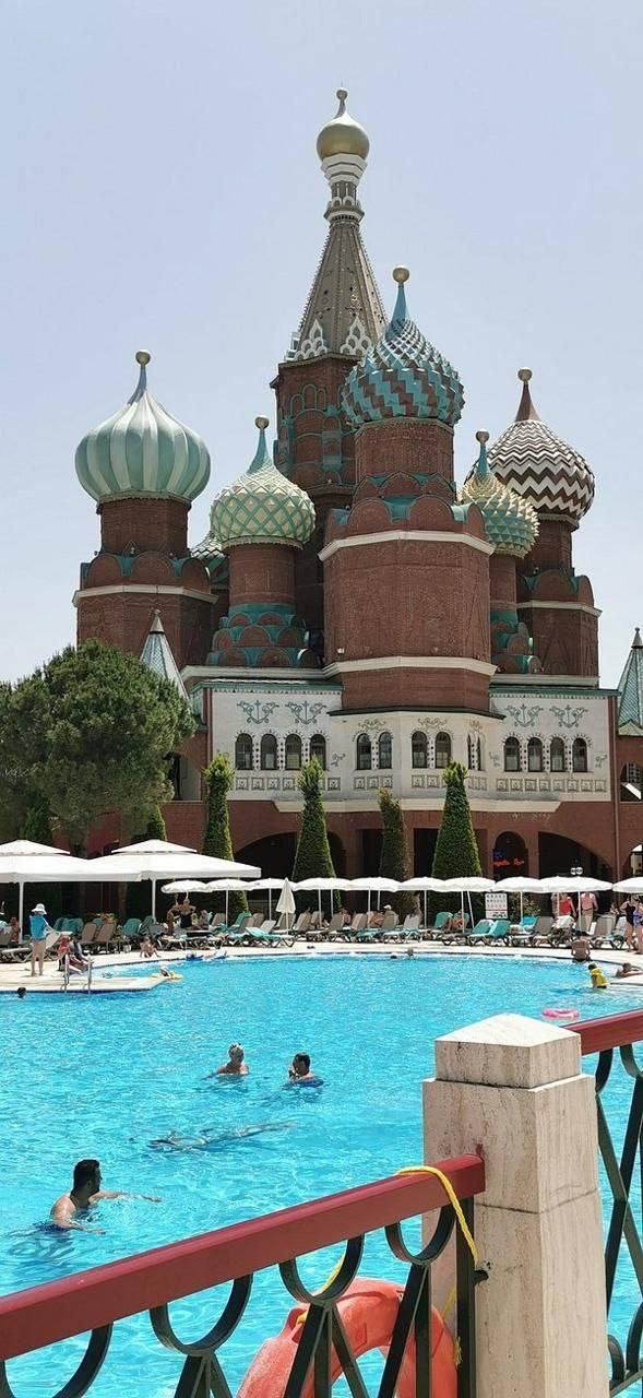 Девушка из Украины купила путевку в Турцию и попала в отель «Кремль». Теперь...