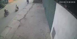Во Вьетнаме мужчина спалил свою супругу за изменой и она вместе с любовником...