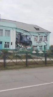 Школа 1937 года постройки обрушилась в соседней Новосибирской области