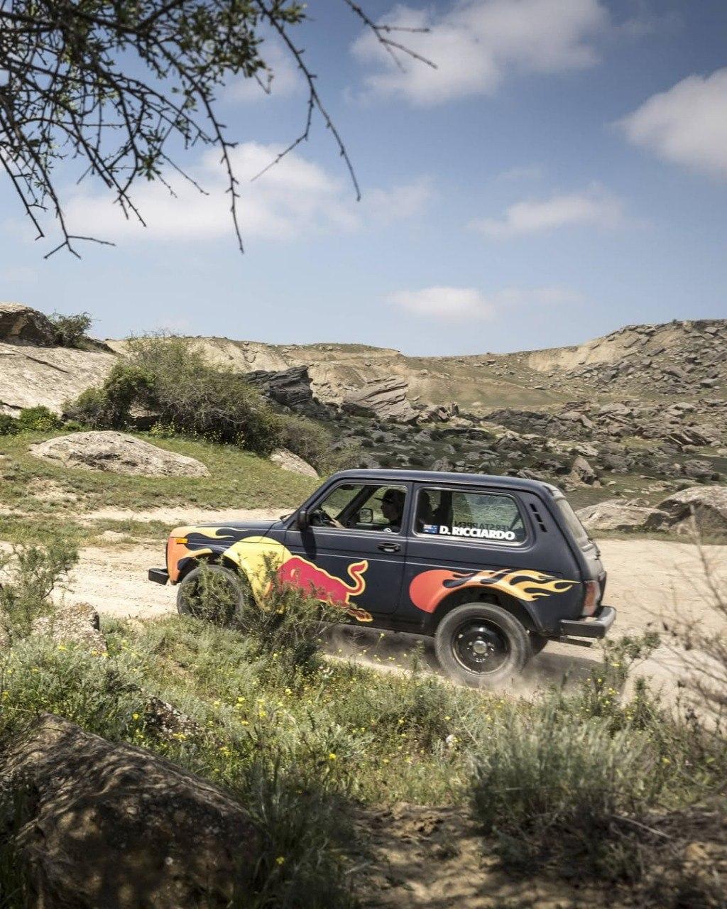 Red Bull показал кадры недавних покатушек лучшего гонщика Формулы-1 Макса Ферстаппена на... НИВЕ.