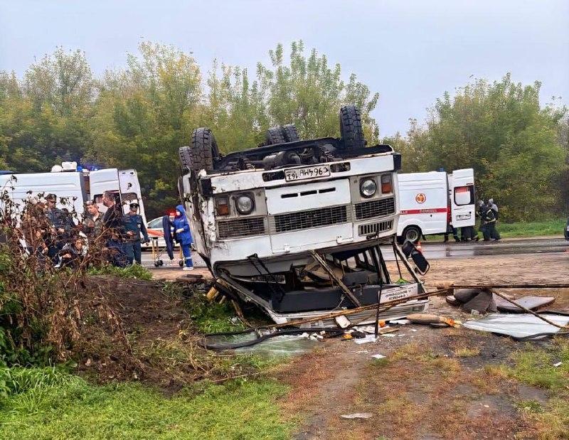 Пассажирский автобус перевернулся в Тульской области — пострадали 15 человек, сообщили в местной прокуратуре.