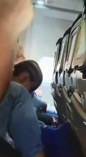 Участник СВО курил и устроил дебош на рейсе Москва — Владивосток.