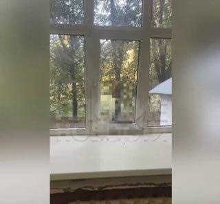 В Воронеже 23-летняя девушка повесилась напротив ВУЗа на лямке от рюкзака....