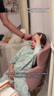 Восьмилетняя девочка осознала, что родилась в бедной семье, потому что она всего 2 раза...летала бизнес-классом.