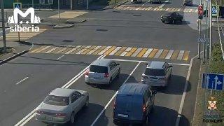 Стадный инстинкт сработал у водителей в Омске.