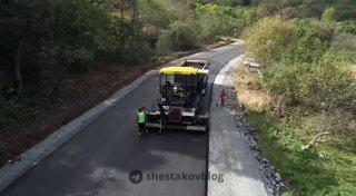 🛣️ 4,2 км нового асфальта укладывают дорожники на Русском острове.