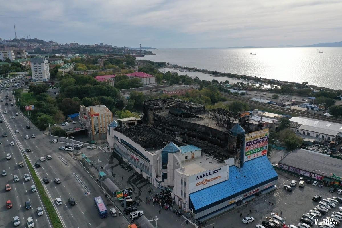 🔥Во Владивостоке 6 лет назад, в сентябре 2019 года, произошёл крупный пожар – на площади более 1000 кв. м выгорел торговый центр «Максим» на остановке «Постышева».