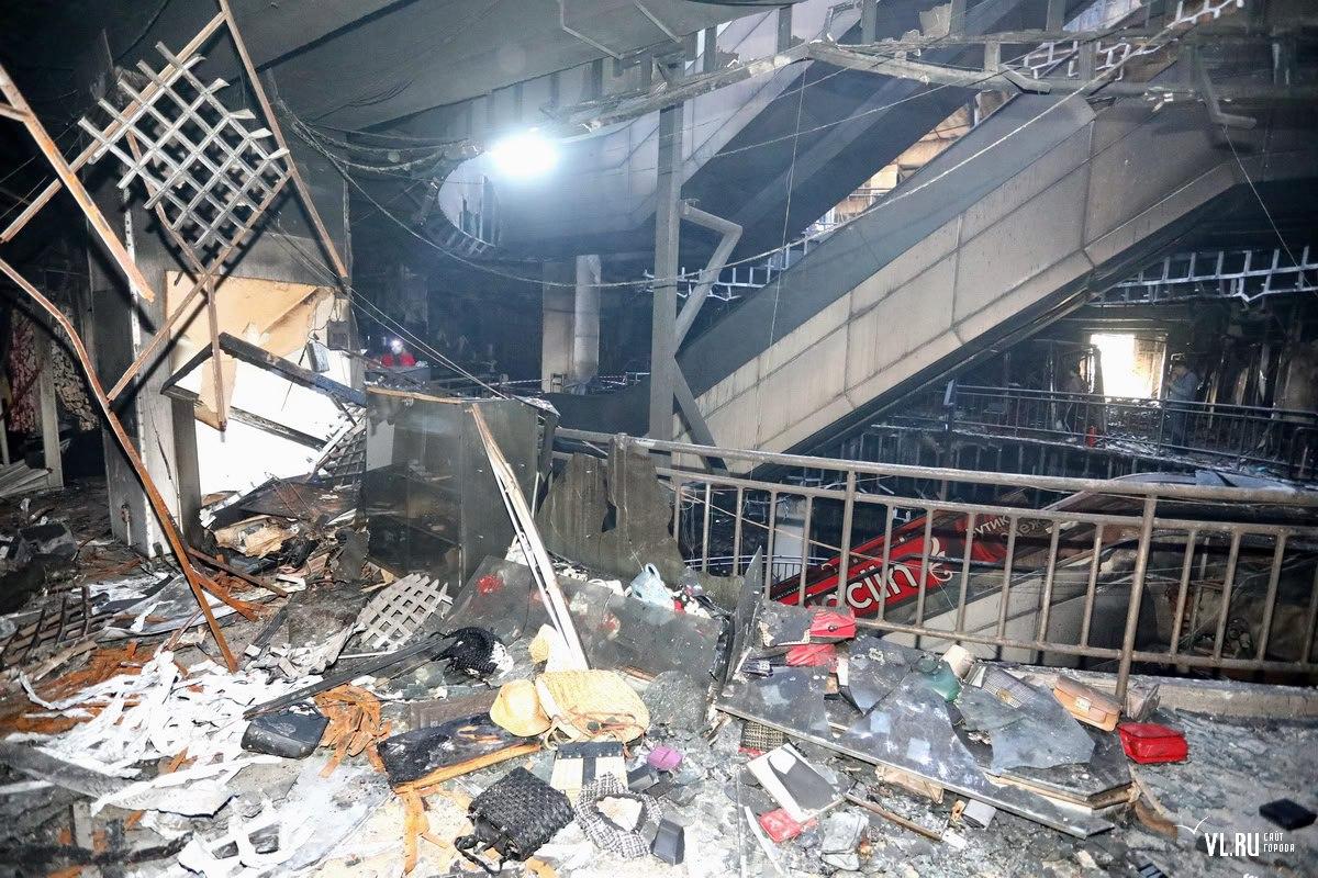 🔥Во Владивостоке 6 лет назад, в сентябре 2019 года, произошёл крупный пожар – на площади более 1000 кв. м выгорел торговый центр «Максим» на остановке «Постышева».