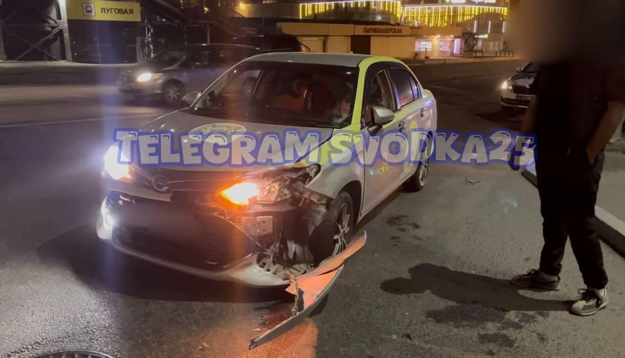 🗣Во Владивостоке на Светланской малолетки на мопеде разложились, влетев в...