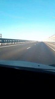 В Волгограде водитель встретил моноколесиста который летел 120км/ч по левой...