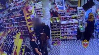 В московском магазине бородачи выстрелили в администратора, который не давал им украсть продукты