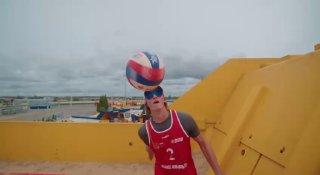 Что: в Беларуси прошёл матч по волейболу прямо в кузове БЕЛАЗа. Вес этого гиганта — 450 тонн (это почти три Boeing 747), а замена покрышки на одном колесе стоит от более 2 миллионов рублей.