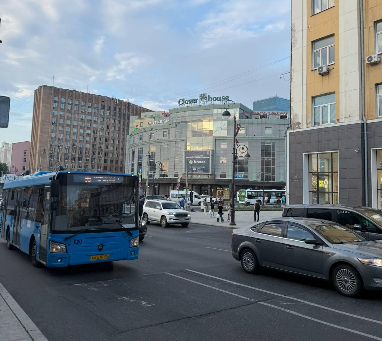 🚌 В Приморье пообещали закупить 40 новых автобусов для города. При этом по словам губернатора Кожемяко, сейчас средняя з/п водителя на муниципальном предприятии «ВПОПАТ № 1» составляет 140-150 тысяч рублей.