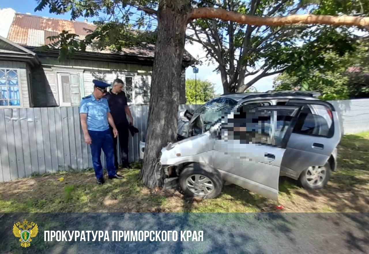 🚨В Приморье пьяная мать дала прокатиться на машине 13-летней дочке, которая спровоцировала смертельное ДТП — теперь мама может отправиться в колонию на несколько лет и ее ждет суд. В этот момент в маленькой машине находилось сразу 7 человек.