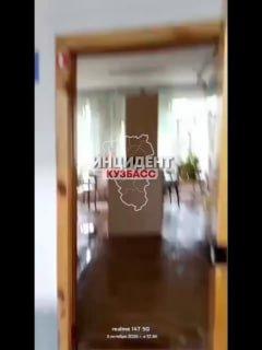 «Нашу школу говном залило»: в кемеровской школе №91 прорвало трубу.