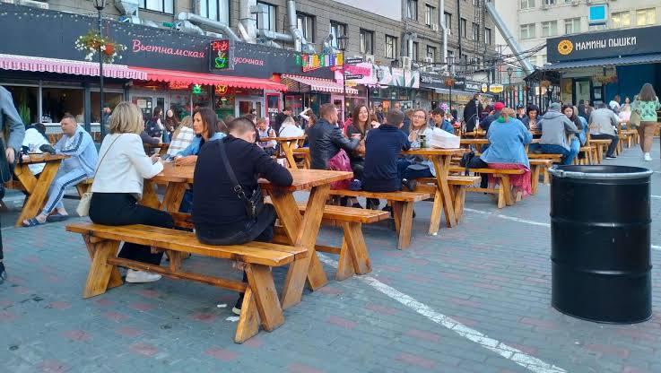 В Новосибирске на улице Ленина ограничили музыку и продажу крепкого алкоголя...