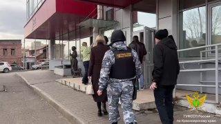В Красноярске обыскали офис крупной УК, возбуждено 10 уголовных дел В...