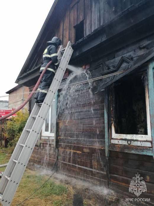Неизвестные устроили пожар в одном из подъездов дома в Ангарске В пресс-...