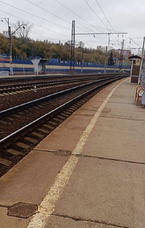 Мужчина попал под грузовой поезд в Красноярске. Инцидент произошёл вблизи...