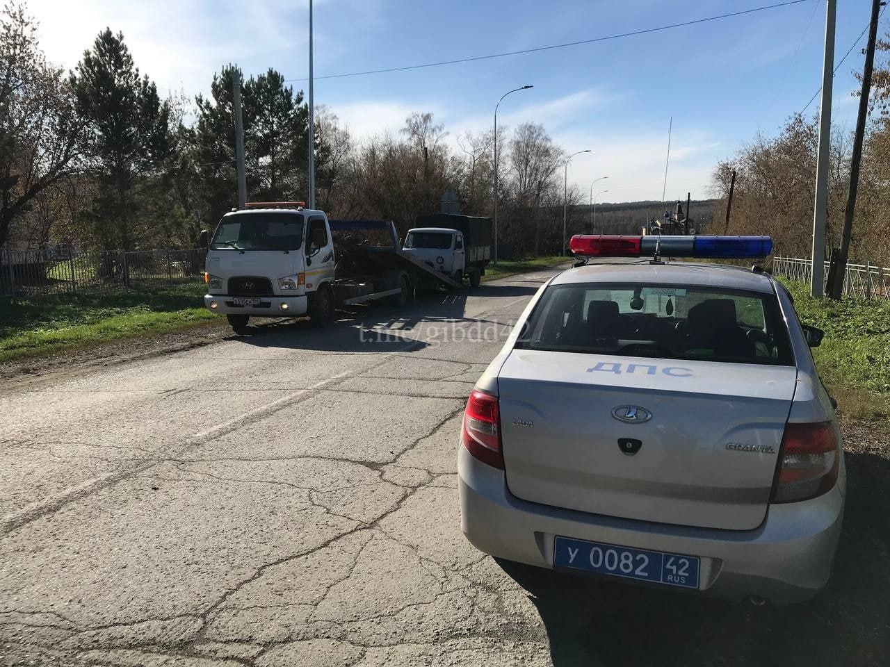 В Кузбассе мужчина 7 лет катался без прав, а сотрудники ГАИ поймали его...