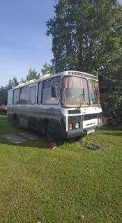 В сети нашли ПАЗик в ЛЮКСОВОЙ комплектации — из автобуса сделали автодом с душем, кухней и спальней.