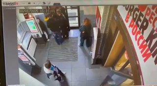 В Екатеринбурге отец похитил 9-летнего сына, вырвав его из рук матери