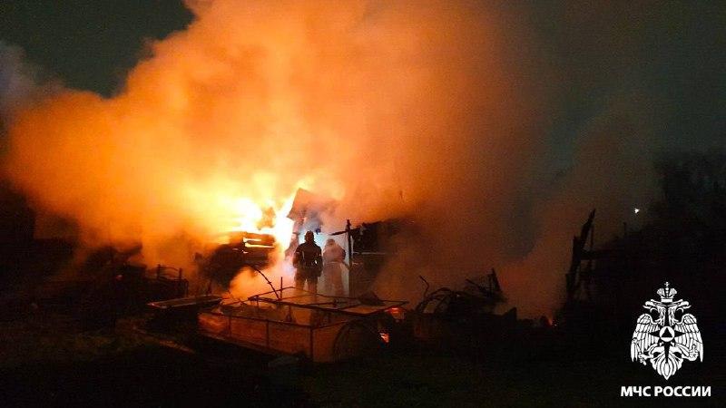 В Новокузнецке ликвидирован пожар на 120 квадратах