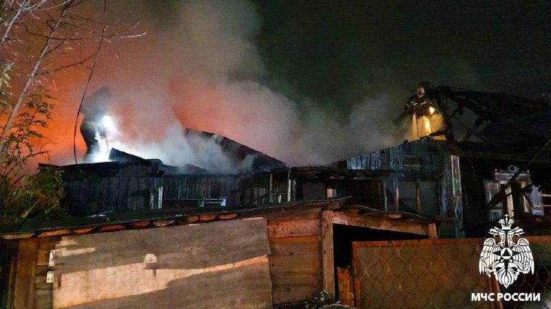 В Новокузнецке ликвидирован пожар на 120 квадратах