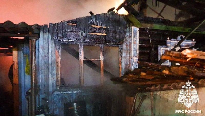 В Новокузнецке ликвидирован пожар на 120 квадратах