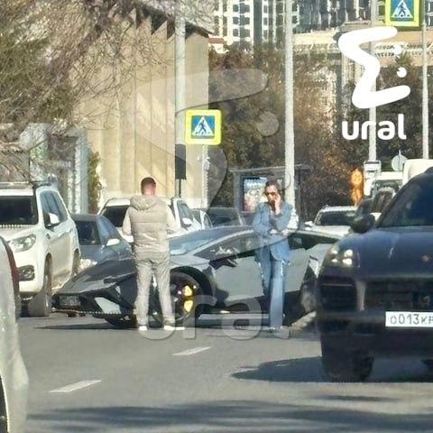 В центре Екатеринбурга — ДТП уровня 