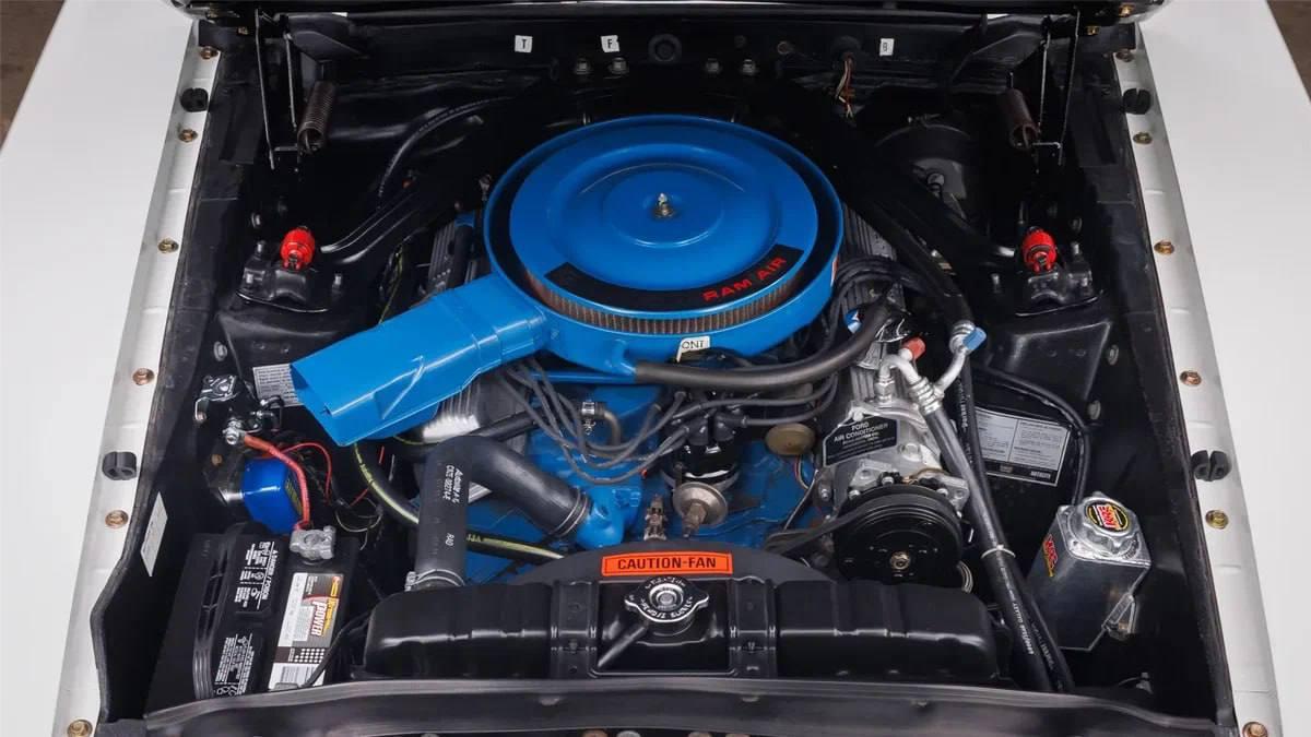 Один из последних Shelby GT500 первого поколения выставили на аукцион.