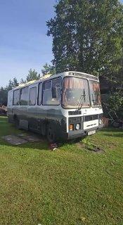 В рилсах показали ПАЗ в максимальной комплектации — из легенды сделали роскошный автодом с кухней, душем и огромной спальней.