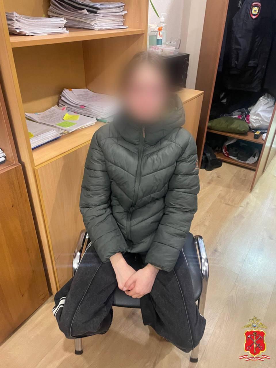 Школьница из Питера подожгла вышку сотовой связи, чтобы СБУ дала ей денег на новый iPhone