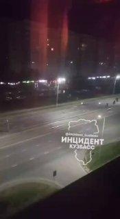 Кемеровские питбайкеры устроили ночные заезды в центре города. Колонну...