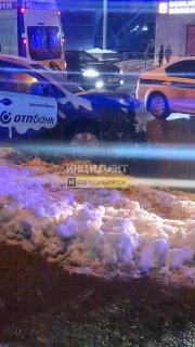 На улице Кирова, около Октябрьского универмага, ДТП с пострадавшими. Со слов...