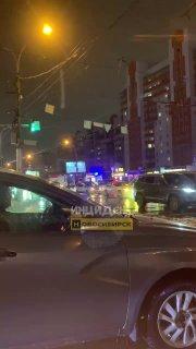 На улице Кирова, около Октябрьского универмага, ДТП с пострадавшими. Со слов...
