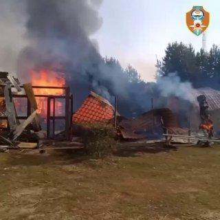 Пожар в бурятском селе Старый Энхалук: в огне четыре участка. В двухэтажном...